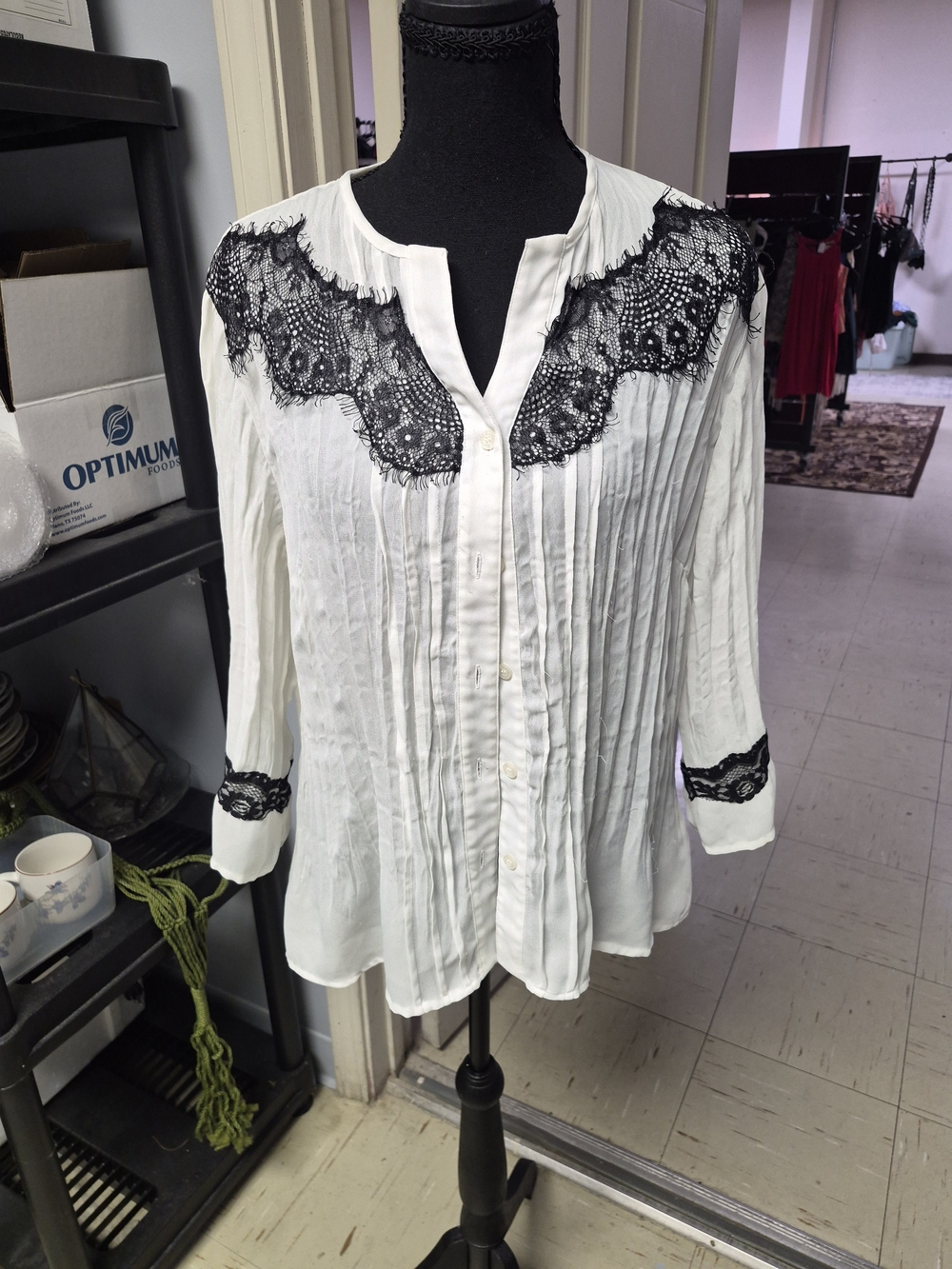 NY Collection White Button-Front Blouse with Black Lace Yoke